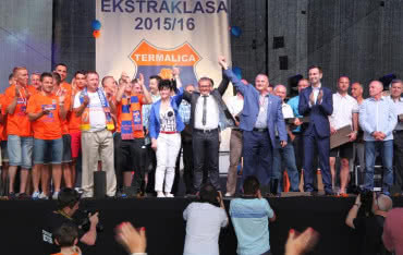 Świętowanie awansu KS Termaliki Bruk-Bet do ekstraklasy godne mistrzów!